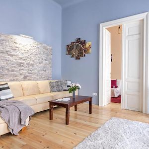 Trendy Grand Boulevard Designer Home BRAND NEW